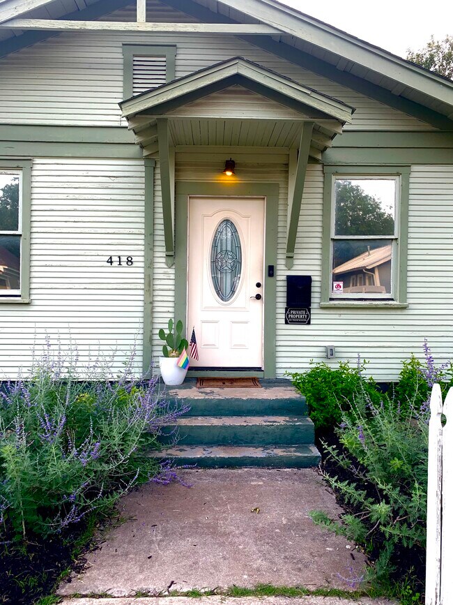 Building Photo - 418 Muncey