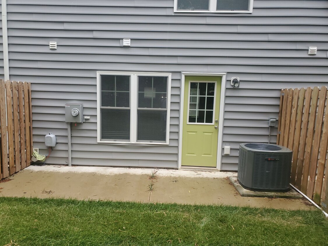 Foto principal - Blackstone Modern Townhouse-Convenient to ...