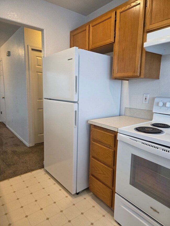 Building Photo - 811 Blueberry Ln