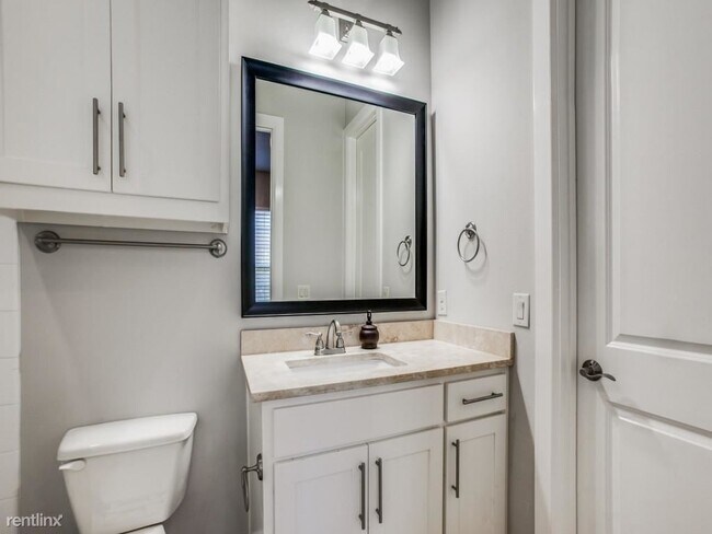 Building Photo - 3 br, 3.5 bath House - 5022 Meridian Ln