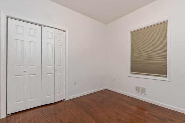 Building Photo - 496 Liberty Ave