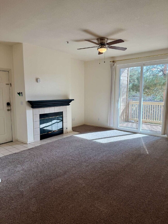Building Photo - Don't Miss This 2 Bed/2 Bath Pinnacle at Highline Condo Available Now!