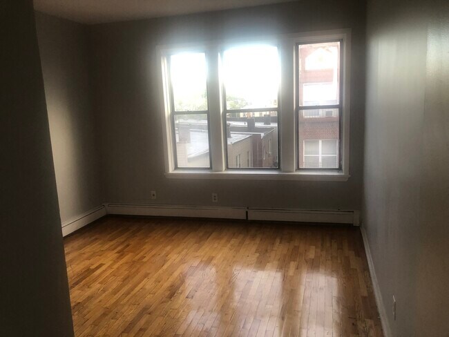 Building Photo - 5400 Hudson Ave