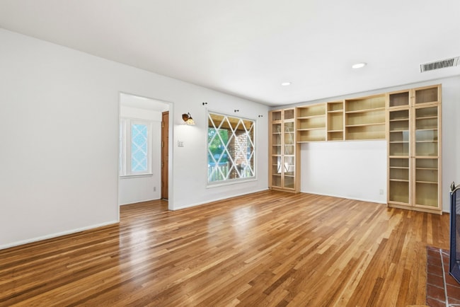 Building Photo - 1808 N Edison Blvd