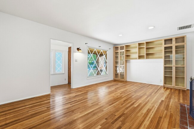 Foto del edificio - 1808 N Edison Blvd