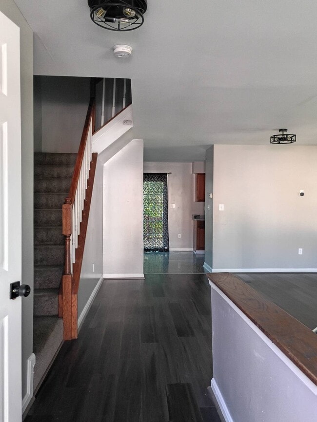 Building Photo - 8901 Harkate Way