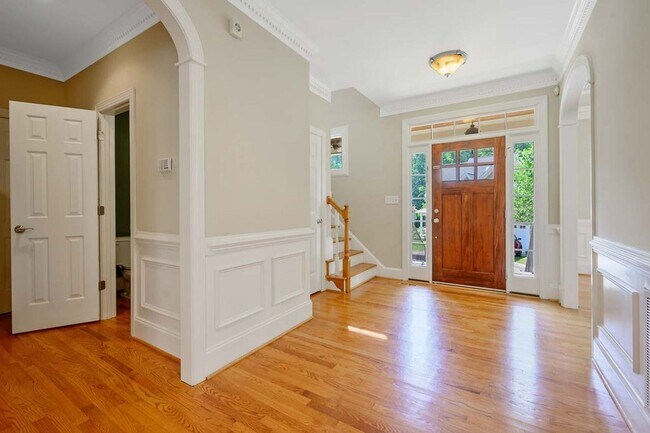 Foto del edificio - Custom Home in Fantastic Neighborhood!