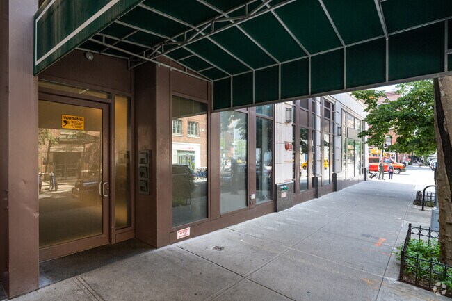 Entrance - 88 W Washington Pl