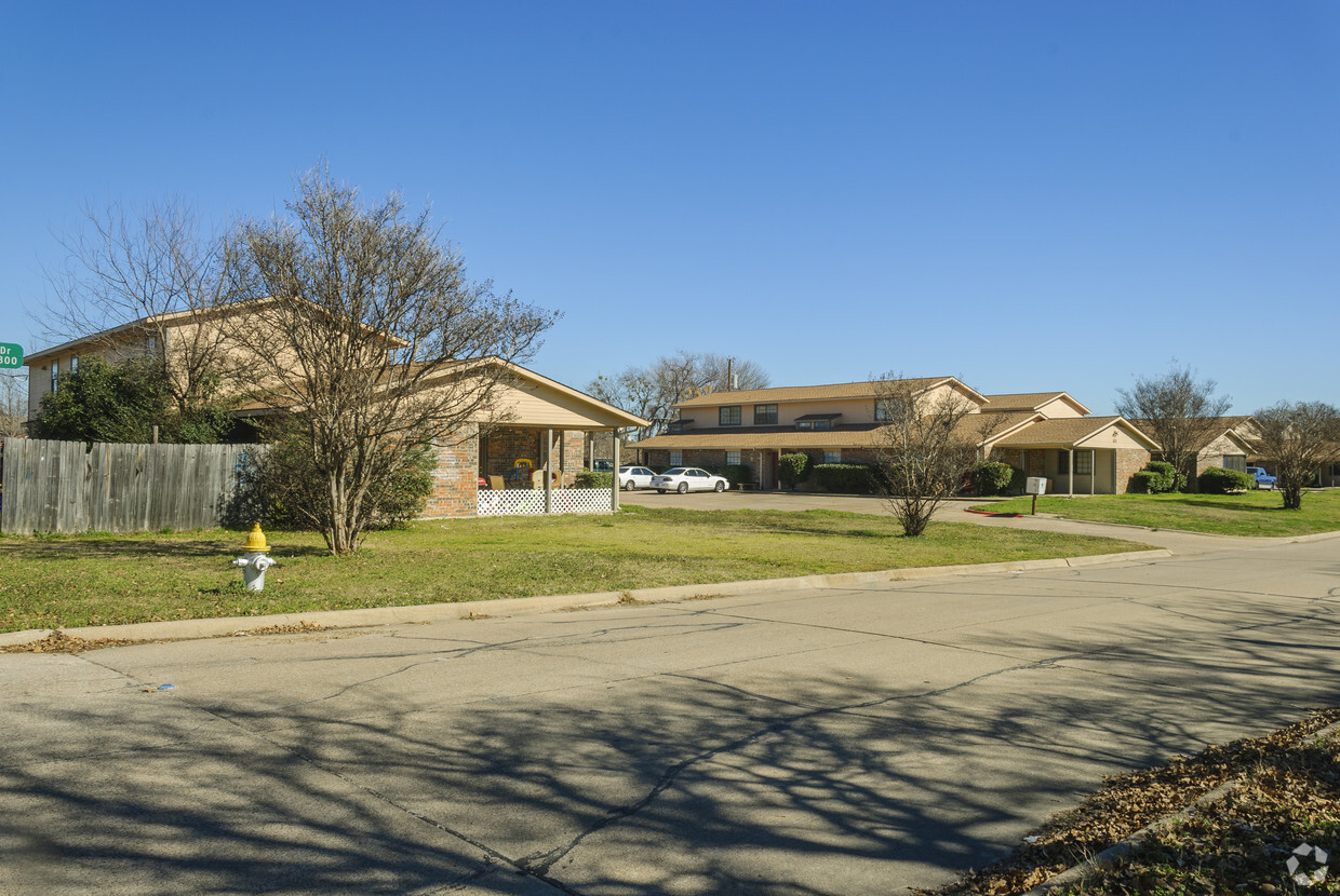 Primary Photo - Bluffview Apartment Homes