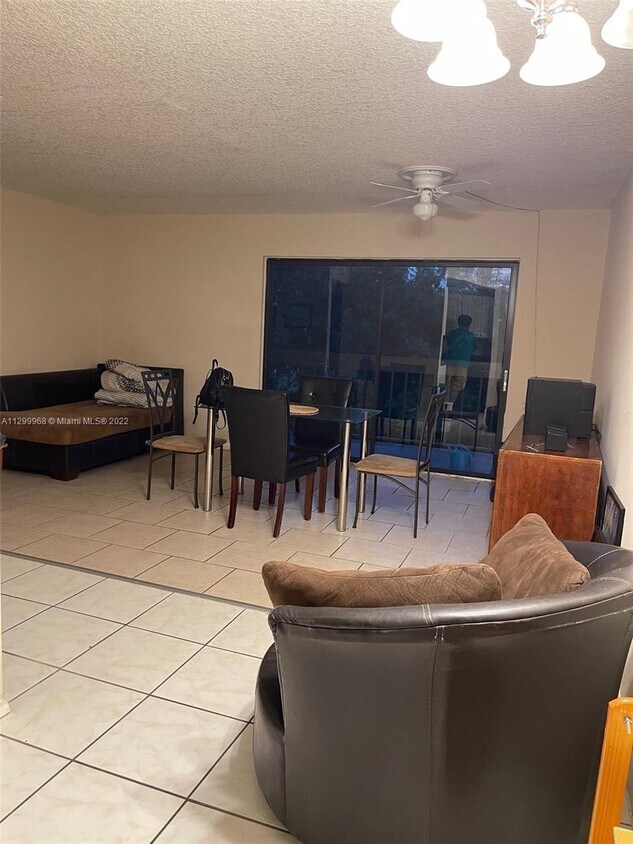 2000 N Congress Ave Unit 406, West Palm Beach, FL 33401 Condo for