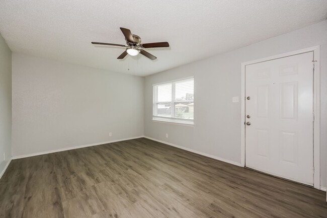 Foto del edificio - 2 BR/1BA | Newly Renovated Single Family Home | 1-Car Covered Parking | Gated backyard