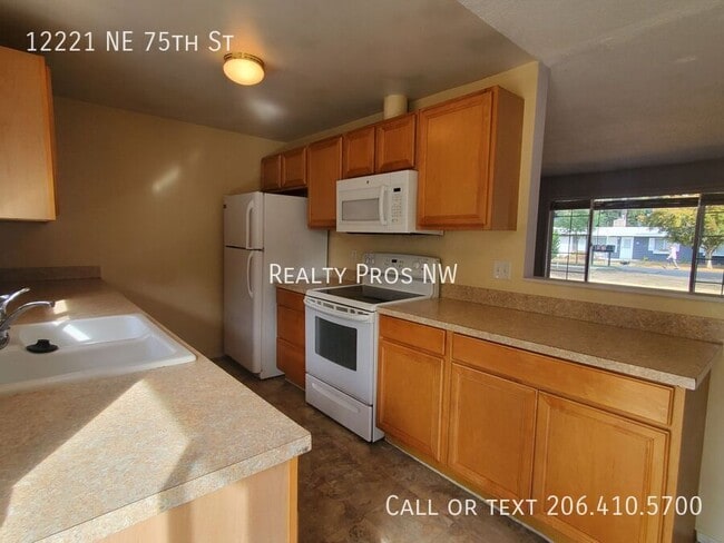 Foto del edificio - 12221 NE 75th St