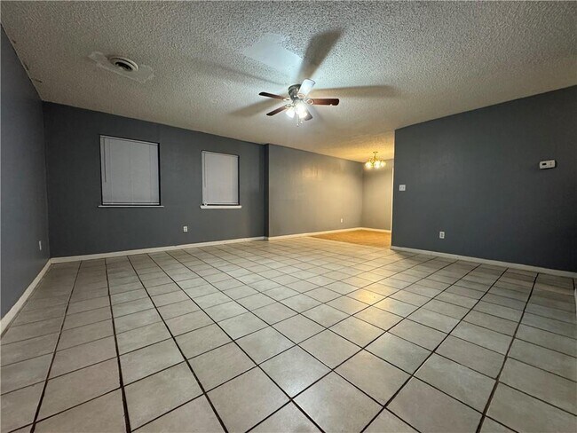Foto del edificio - 312 S Halsey St