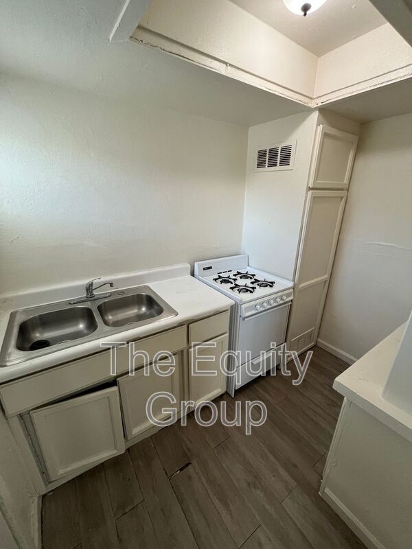 Building Photo - 266 W Belleview Ave