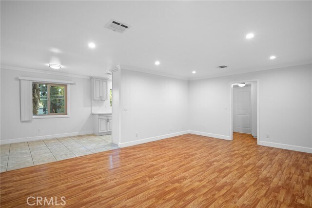 Foto del edificio - 823 E Wilson Ave