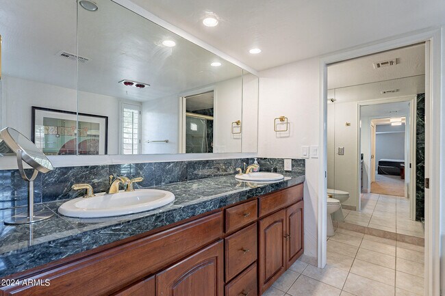 Foto del edificio - 4446 E Camelback Rd