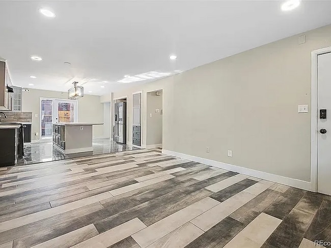Foto del edificio - 7050 W Cedar Ave