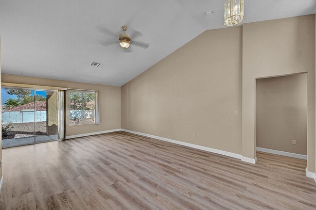 Building Photo - READY TO MOVE IN!!  Pristine Clean townhome in Sun City Summerlin!