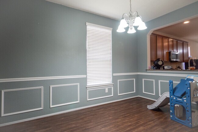 Foto del edificio - 1414 S Maple Dr