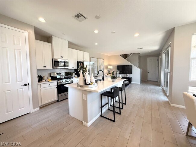 Foto del edificio - 916 Cottonwood Hl Pl