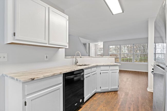 Kitchen - 2504 Cortland Ln