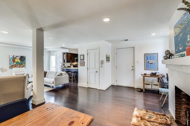 Foto del edificio - 1461 Girard St NW