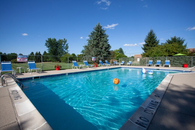 Pool - Fairfax Apartments - Lansing, MI