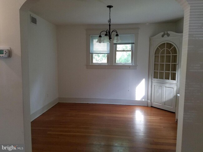 Foto del edificio - 8007 Glenbrook Rd