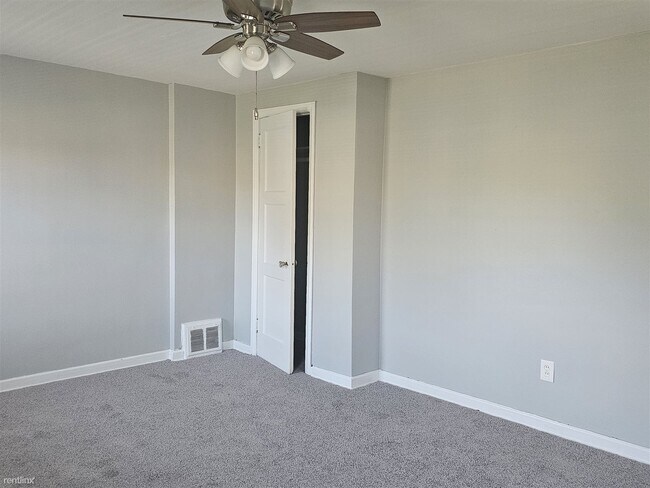 Foto del edificio - 2 br, 1 bath Duplex - 19735 Meyers Rd 1973...