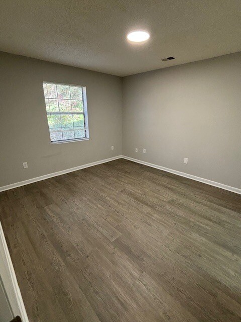 Foto del edificio - 1100 Crescent Dr