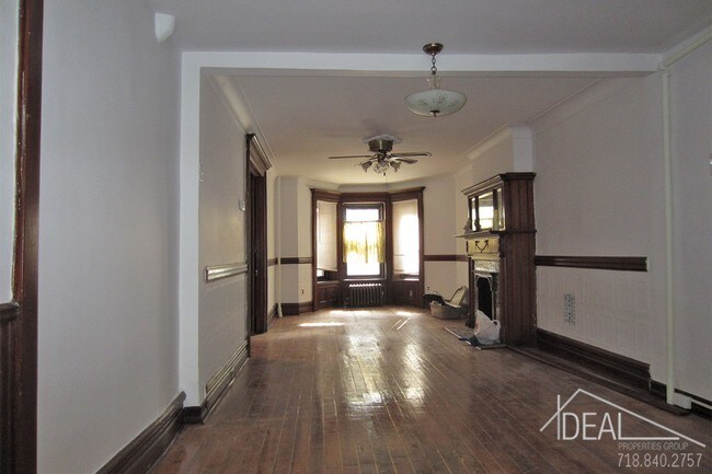 Building Photo - 415 5th St