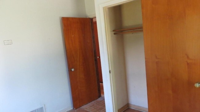 Foto del edificio - 2105 Lakeview Ave