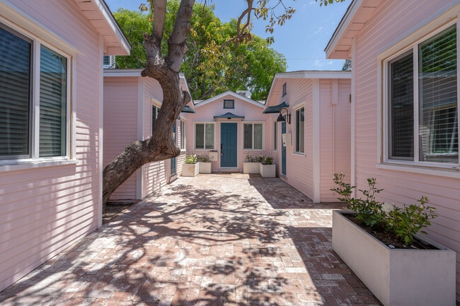Building Photo - 314 N Venice Blvd