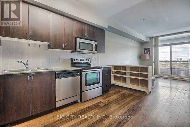 Building Photo - 1-401 De Boers Dr