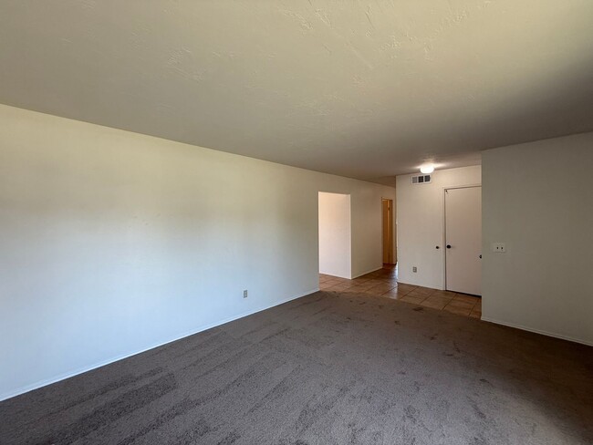 Building Photo - Beautiful 3B/2BA House in Mira Mesa!