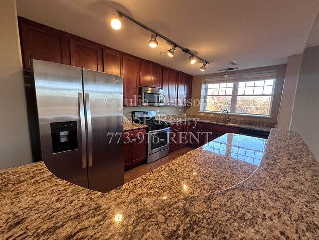 Building Photo - 1 Itasca Pl