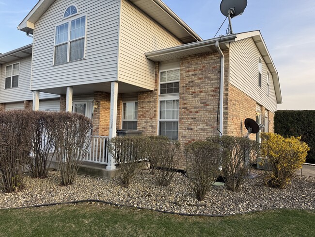 Building Photo - 17892 Park View Ln