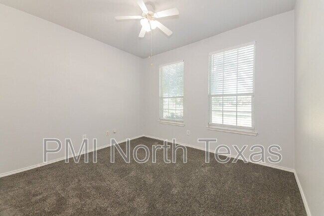 Foto del edificio - 1517 Sandstone Dr