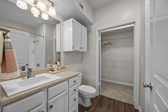 Foto del edificio - 12345 Lamplight Village Ave