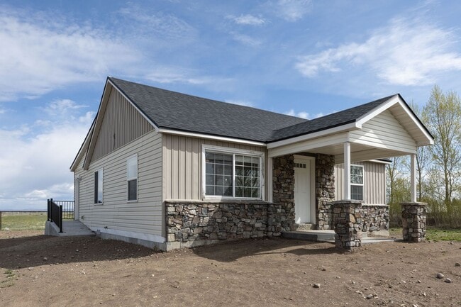 Building Photo - County living - 2 Bed with office space located close to Salem Area