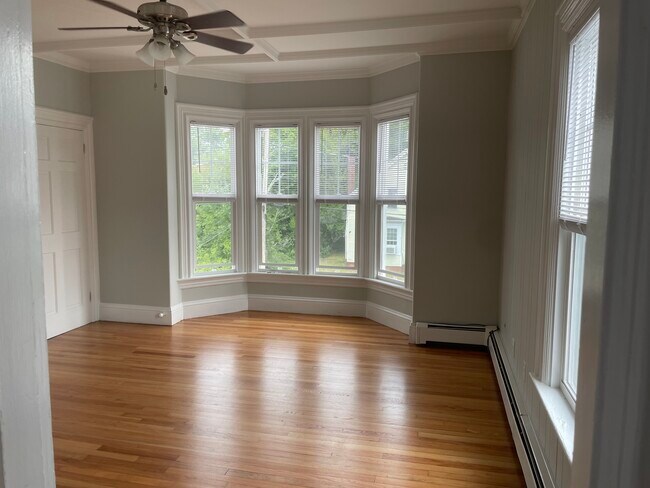 Family room - 92 Bank St