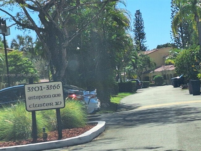 Foto del edificio - 3512 Estepona Ave