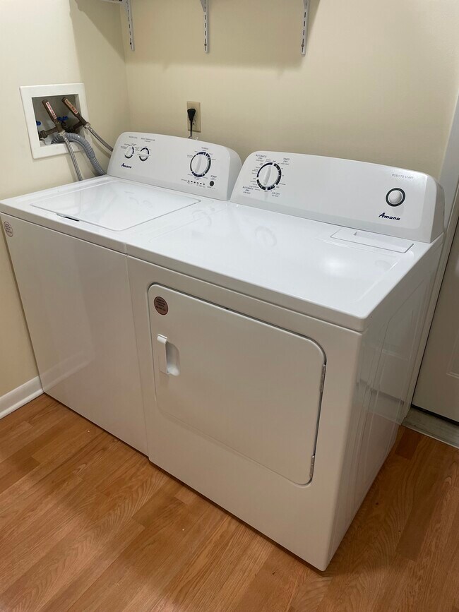 Lavandería en la unidad - 2907 Austin St