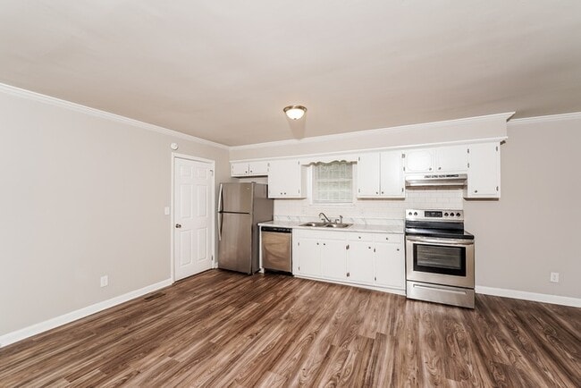 Building Photo - 204 Ashley Dr