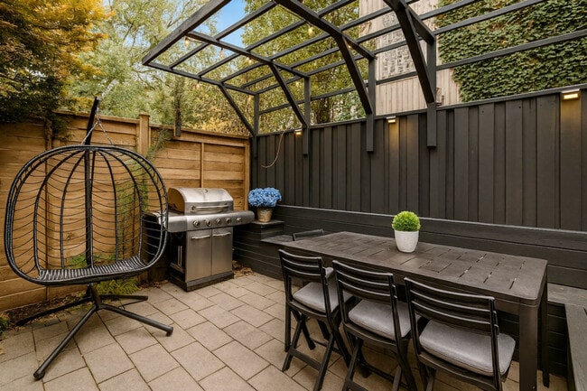 Building Photo - 195 Soudan Ave