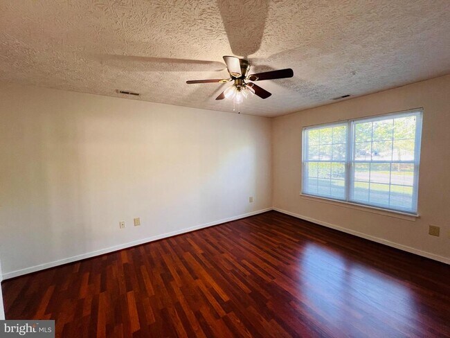 Foto del edificio - 2406 Forest Edge Ct