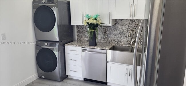 Foto del edificio - 3421 NE 5th Ave