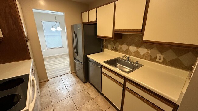 Foto del edificio - Spacious one bedroom condo located in the summer ridge community!