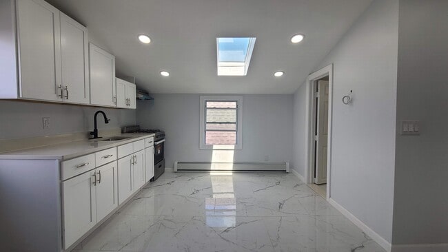 Building Photo - 213 Fowler Ave