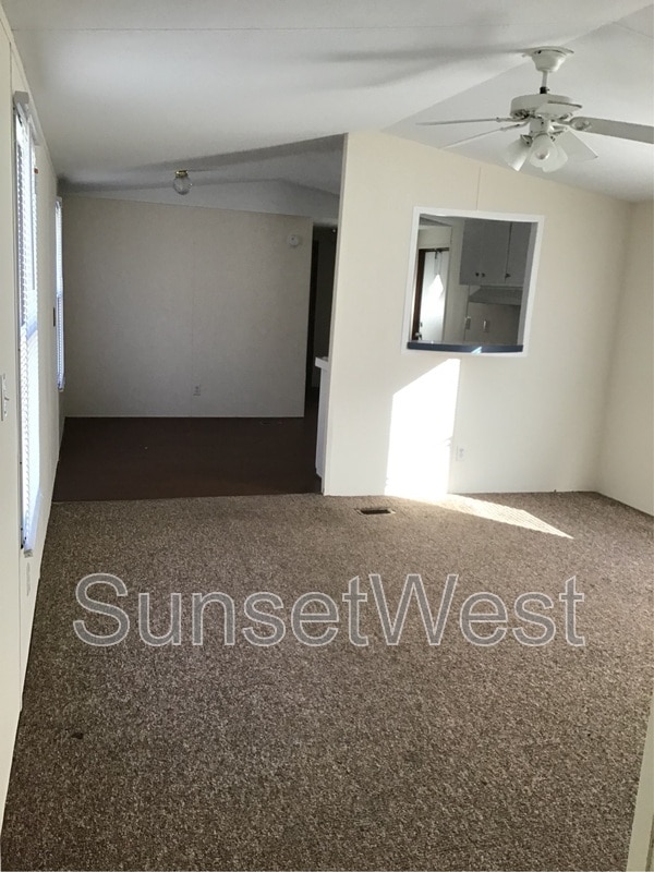 Building Photo - 217 Sunshine Dr
